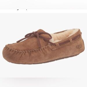UGG Women's Dakota Slipper 9
Chestnut